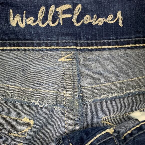 Wallflower Denim Shorts Junior 5 Blue Jean 2.5" Inseam Roll Up Flap Back Pockets - Picture 3 of 9